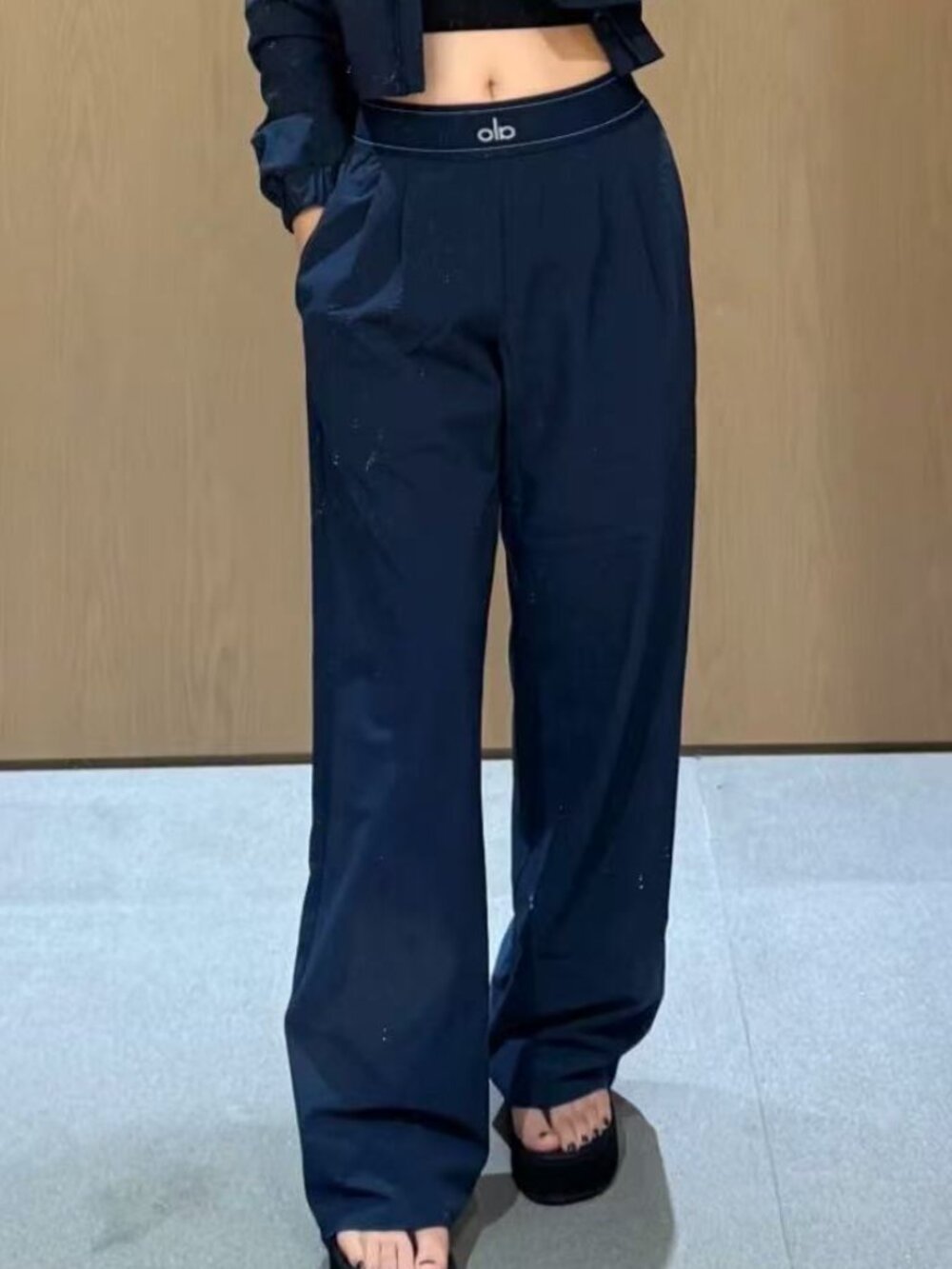 💙💜Alo Yoga Suit Up Navy Blue Trouser NWT (Regular 30" Inseam) - Picture 1 of 8